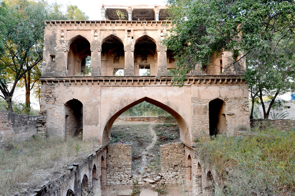 Mirza Alijan’s Takhat and Baoli